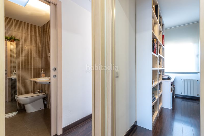 Foto ed6323eb-fb6d-4b2e-b34f-78d2fb0d7916. Pis amb calefacció aparcament a La Bordeta Barcelona