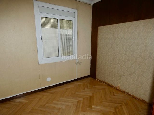 Foto 4215f784-8cf0-41a4-9775-f7cdf4bcf15a. Pis amb calefacció a Sants Barcelona