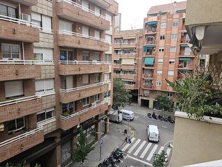 Pis a Barri de les Corts. Luz, espacio y potencial en el corazón de les corts