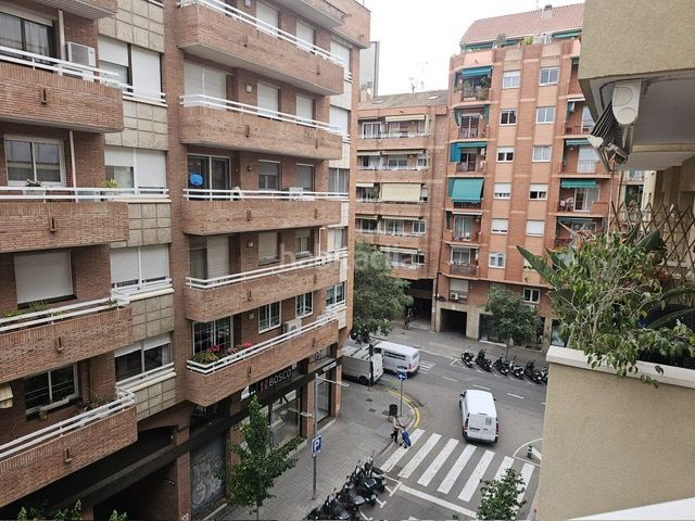 Foto 393a48f6-2e32-4985-ac2f-f5159e9ea47b. Pis amb calefacció a Barri de les Corts Barcelona