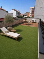 Casa pareada  Carrer de fernando poo. Vivienda completamente reformada en planta baja con terraza solá