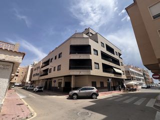 Flat en Avenida del mediterr�neo 28. Piso muy bien conservado ideal para familias con hijos