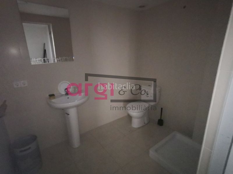 Foto b5fdeb24-8c9c-413d-8860-4aaf33ff4d4c. Local comercial local en venta en Centre Viladecans