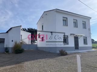 Casa a Monzn. Finca rstica con terreno de 11.600 m