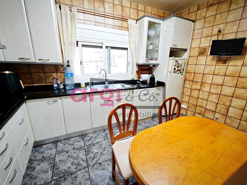 Foto 6f94efc4-6d39-453d-a3a0-354fd04c3107. Maison avec parking dans Centre Viladecans