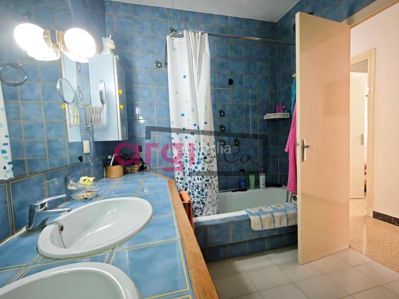 Foto 790da44a-9145-4739-8f5a-8a6729cea34d. Maison avec parking dans Centre Viladecans