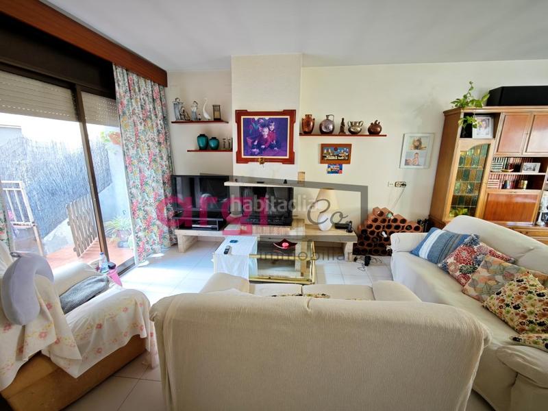 Foto 91a13868-4bc7-4270-a279-fb1c6f4cfc9e. Maison avec parking dans Centre Viladecans