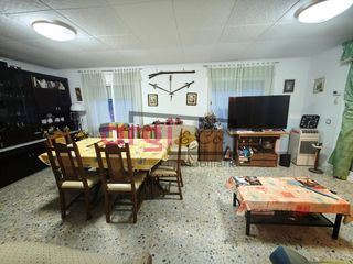 Haus in Vallirana. Casa con piscina y jardin en venta