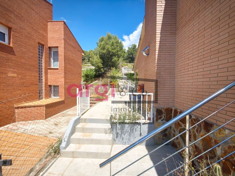 Foto c47957d4-d0e0-4f32-b18c-331999160837. Xalet a Begues