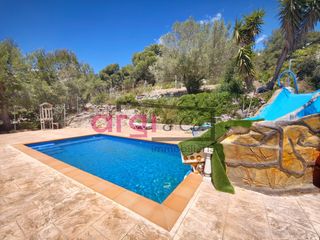 Chalet  Calle turia. Bonita casa independiente en begues