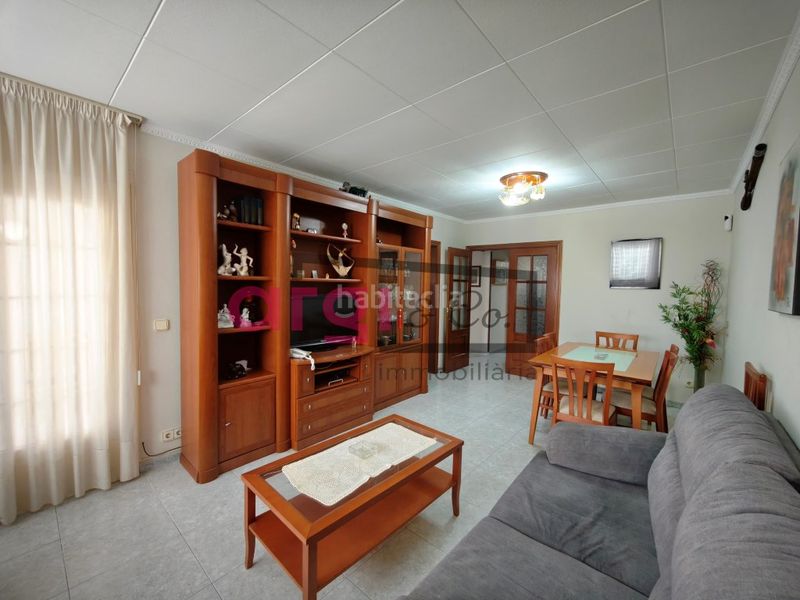 Foto 1df95b5a-540f-4fa6-8747-87a102246235. Piso  con terraza en Centre Viladecans