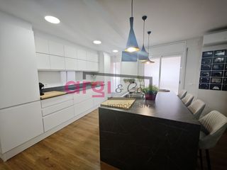 Duplex in Centre-Estació. Duplex en venta en gava