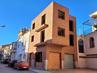 Edifici a Del carme 53. Estructura de 2 pisos  planta baja  2 trasteros en venta en alma