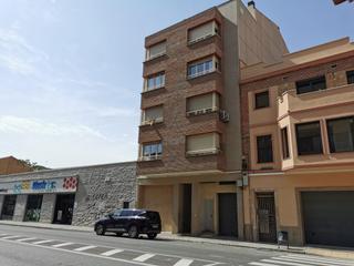 Rent Business premise in De ferrer i busquets 11. Local comercial a pie de carretera en alquiler en mollerussa.