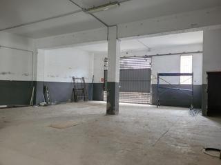 Lloguer Nau industrial a De pompeu fabra 16 xamfrà. Localalmacén esquinero, en alquiler en mollerussa.