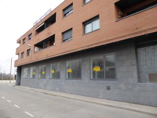 Location Local commercial à Urgell 19. Amplio local en venta y en alquiler en mollerussa  polivalente y