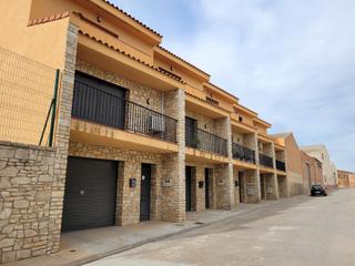 Casa adossada  Pelai. Estupenda casa adosada seminueva en venta en linyola!