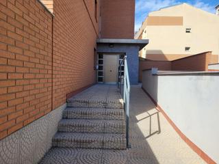 Pis  La mallola. Piso con terraza y jardín en planta baja, con parking y trastero