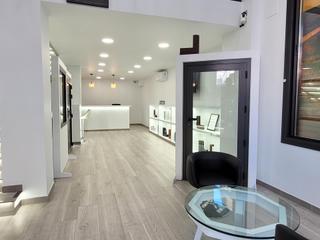 Local Comercial  De domènec cardenal. Venta de local comercial con altillo.