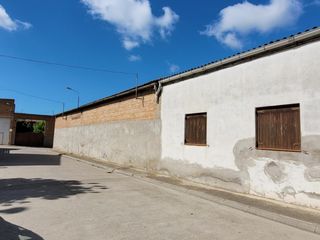 Industrial building  Balmes. Venta de almacén con patio urbano