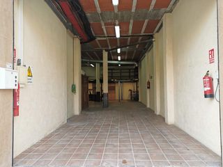 Business premise  De tarragona. Local en venta en mollerussa, situado en zona tranquila y con fa