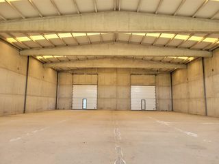 Industrial building in De bell-lloc. Nave 880m2 en venta en bellvís.