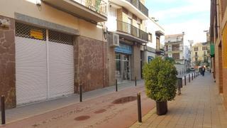 Lloguer Local Comercial a Joan burniol 6. Local comercial en alquiler i en venta al centro de la población