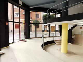 Lloguer Local Comercial a De ferrer i busquets (xamfra amb av. generalitat 2) 85. Local comercial esquinero en alquiler en mollerussa.