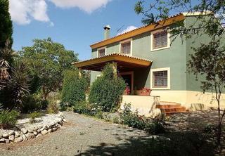 Masia a Fontanares. Chalet en finca rustica