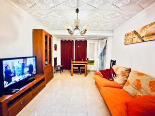 Etagenwohnung in Casco Antiguo. Piso de 4 dormitorios a 500m de la playa de la colonia
