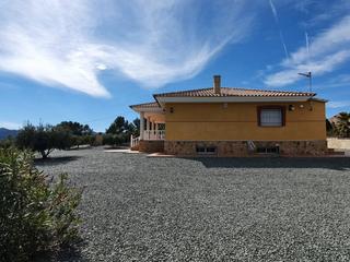 Chalet à Jarales. Estupendo chalet de cuatro dormitorios en la parroquia