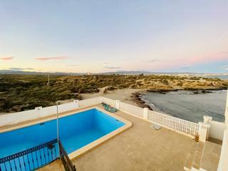 Xalet a El Rubial. Exclusivo chalet de 4 dormitorios con piscina independiente en p
