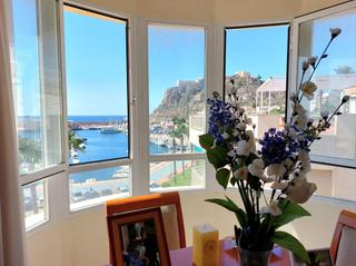 Pis a Casco Antiguo. Piso de tres dormitorios, terraza y vistas al  puerto pesquero c