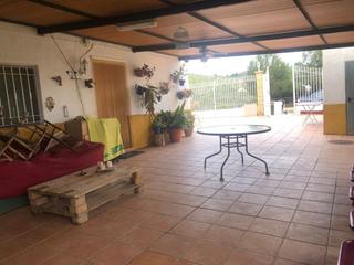 Casa a Carrasquilla. Casa de campo con cinco dormitorios y dos baños