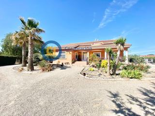 Xalet a Puerto Lumbreras. Chalet de grandes dimensiones con todas las comodidades