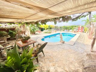 Casa en La Viña. Chalet de grandes dimensiones con piscina cerca de lorca