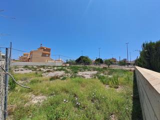 Terreno residenziale in Calabardina. Parcela de 600m2 en calabardina