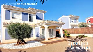 Xalet a Purias. Chalet de 3 dormitorios en urbanización en purias