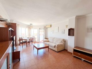 Appartement à Casco Antiguo. Amplio apartamento de 2 dormitorios a 100 metros de la playa de
