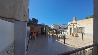 Maison à Casco Antiguo. Casa con parcela de 1200 m2 en la entrada de aguilas