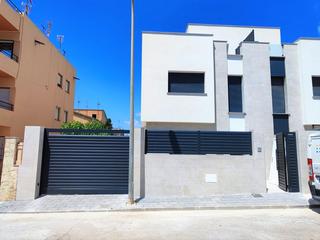 Dúplex a Calabardina. Dúplex de 4 dormitorios, con patio y solárium, en calabardina