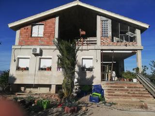 Haus in Aguaderas. Chalet en construcción en aguaderas