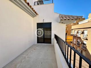Pis a San Mateo. Piso de 4 dormitorios con balcón en el centro de lorca