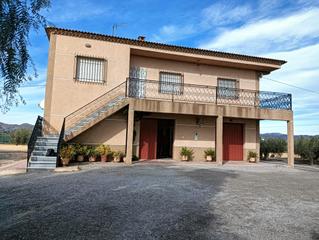 Casa a Puerto Lumbreras. Casa de campo con cuatro dormitorios con garaje en zona de el es