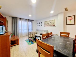 Piso en Casco Antiguo. Amplia planta baja de 3 dormitorios con gran patio en la zona de