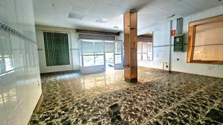 Geschäftsraum in Casco Antiguo. Local con patio para transformar en vivienda