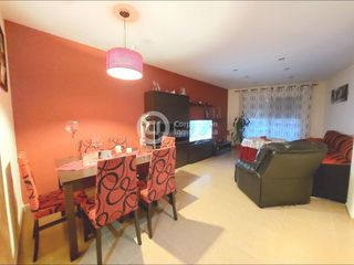 Pis a La Hoya. Piso con cuatro dormitorios y garaje en la hoya