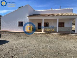 Casa a Zarzalico. Casa de campo con cuatro dormitorios en zona muy rural