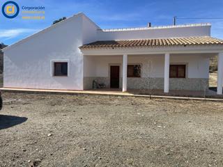 Casa in Zarzalico. Casa de campo con cuatro dormitorios en zona muy rural