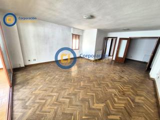 Piso en San Mateo. Piso con cuatro dormitorios y garaje en avenida juan carlos i de